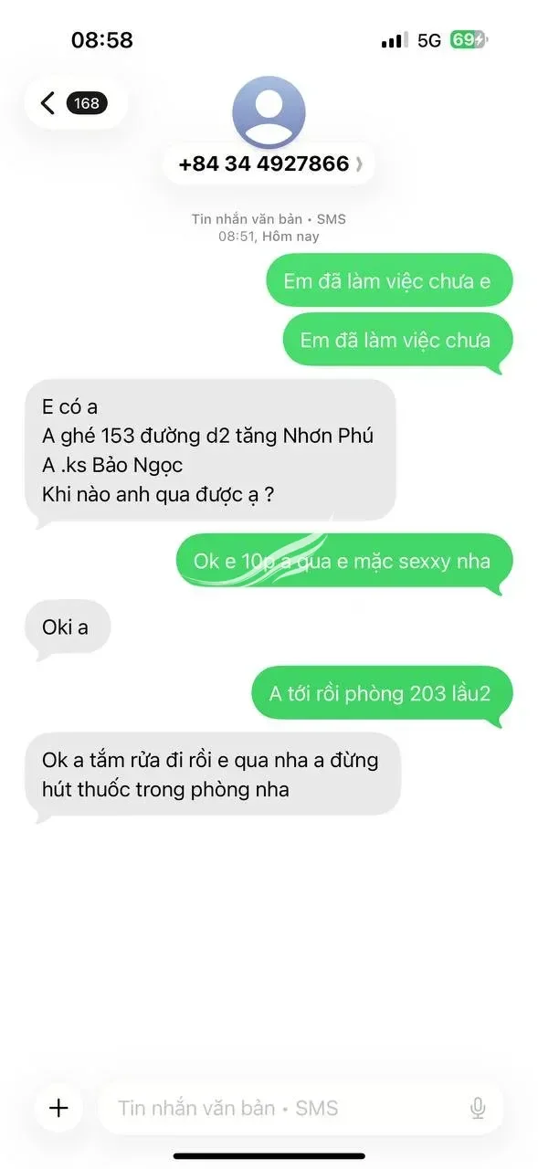 Ảnh checker Lửa Trắng chụp khi gặp Bé Linh Đan mặt đẹp vú to xinh  (ảnh 1/5)