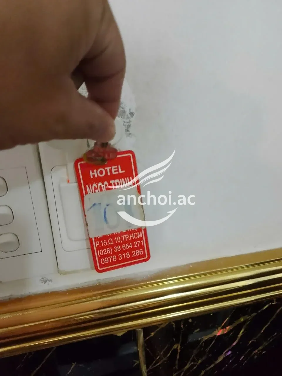 Ảnh checker Chipslofi chụp khi gặp Anh thư sexy cân mọi cuộc chơi (ảnh 3/4)