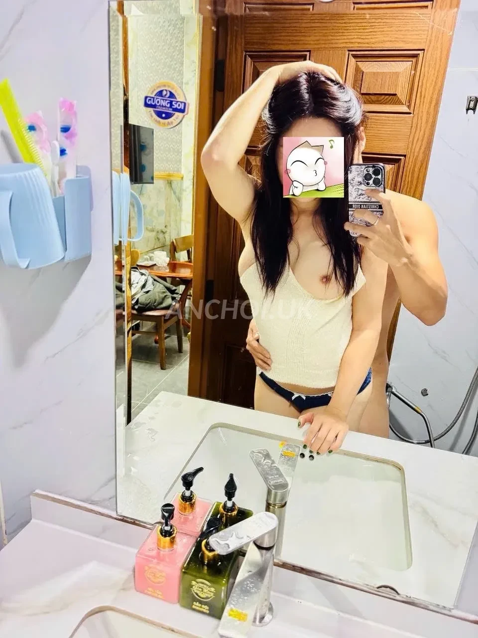 Ảnh checker Mạc cáo chụp khi gặp Quỳnh Anh_siêu mẫu vô cùng xinh đẹp với quả body căng đét  (ảnh 1/5)